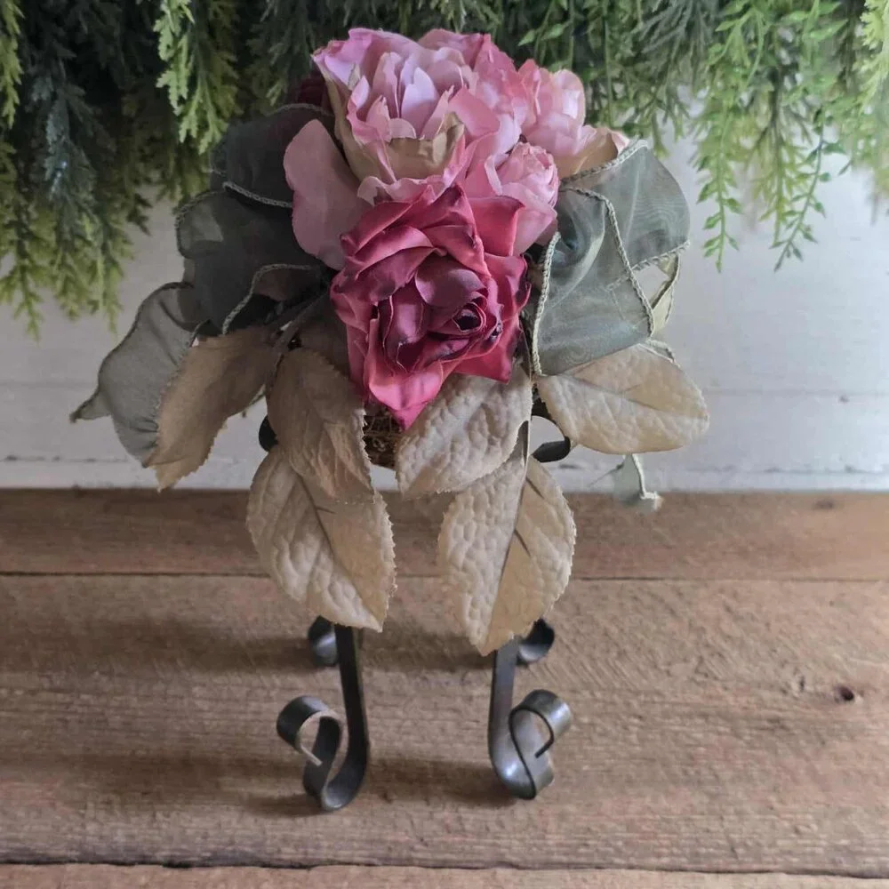 Shabby Chic Artificial Rose Leaf Floral Arrangement Scrolled Standing Decoration